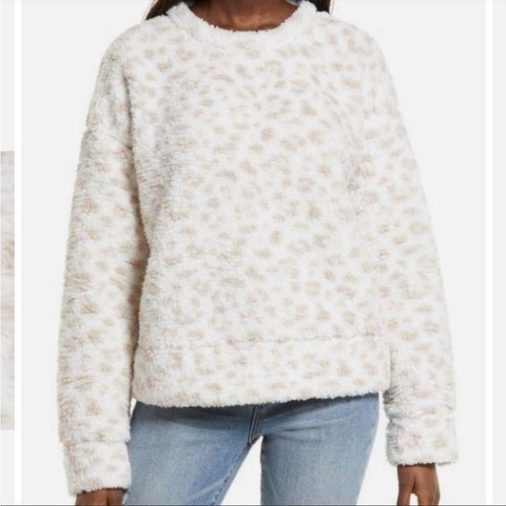 Thread & Supply White Leopard Sherpa Fleece Pullover Medium
